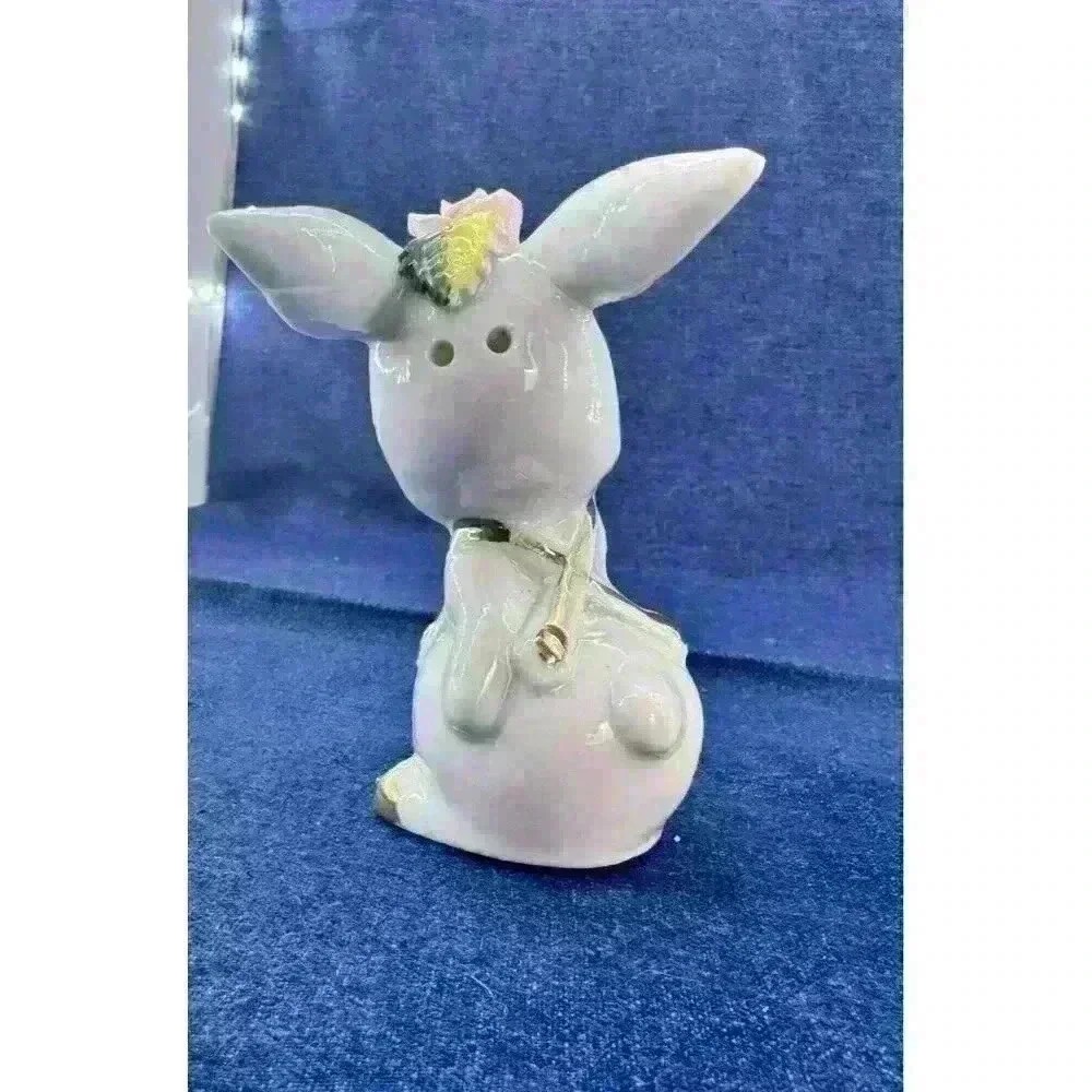 Vtg Set Salty & Peppy Anthropomorphic Bunny Rabbit Salt & Pepper Shakers Cottage